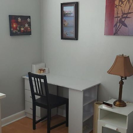 High Park Single Room With Personal Washroom And Kitchen Toronto Ngoại thất bức ảnh