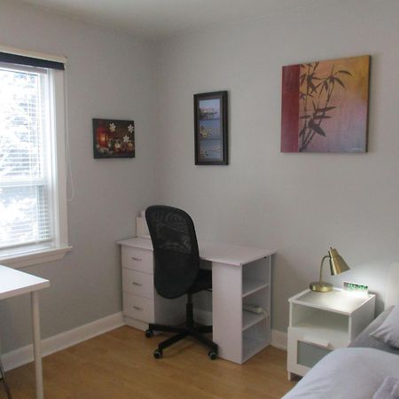 High Park Single Room With Personal Washroom And Kitchen Toronto Ngoại thất bức ảnh