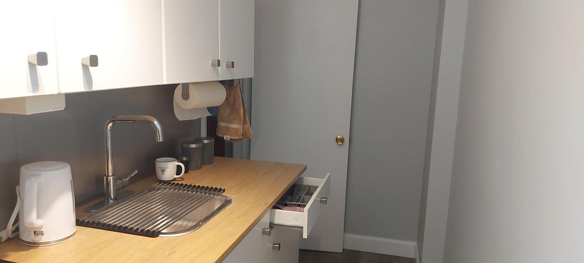 High Park Single Room With Personal Washroom And Kitchen Toronto Ngoại thất bức ảnh