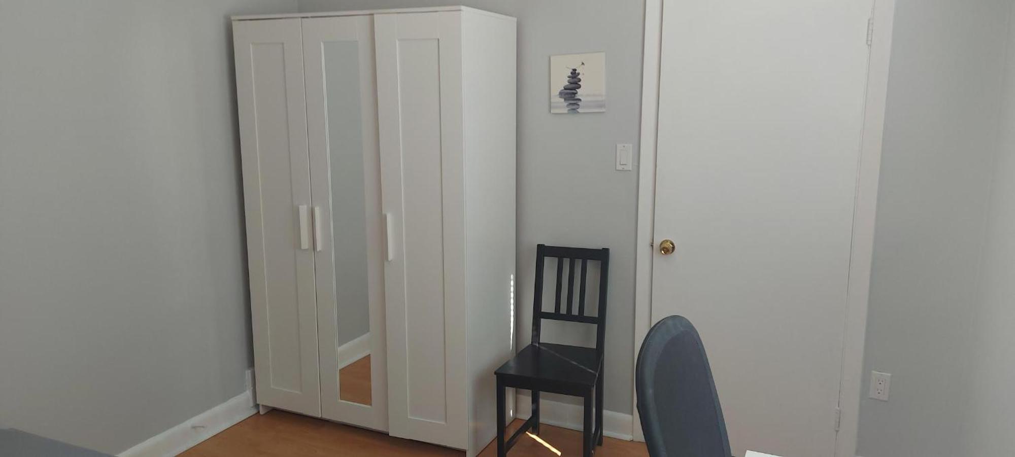 High Park Single Room With Personal Washroom And Kitchen Toronto Ngoại thất bức ảnh