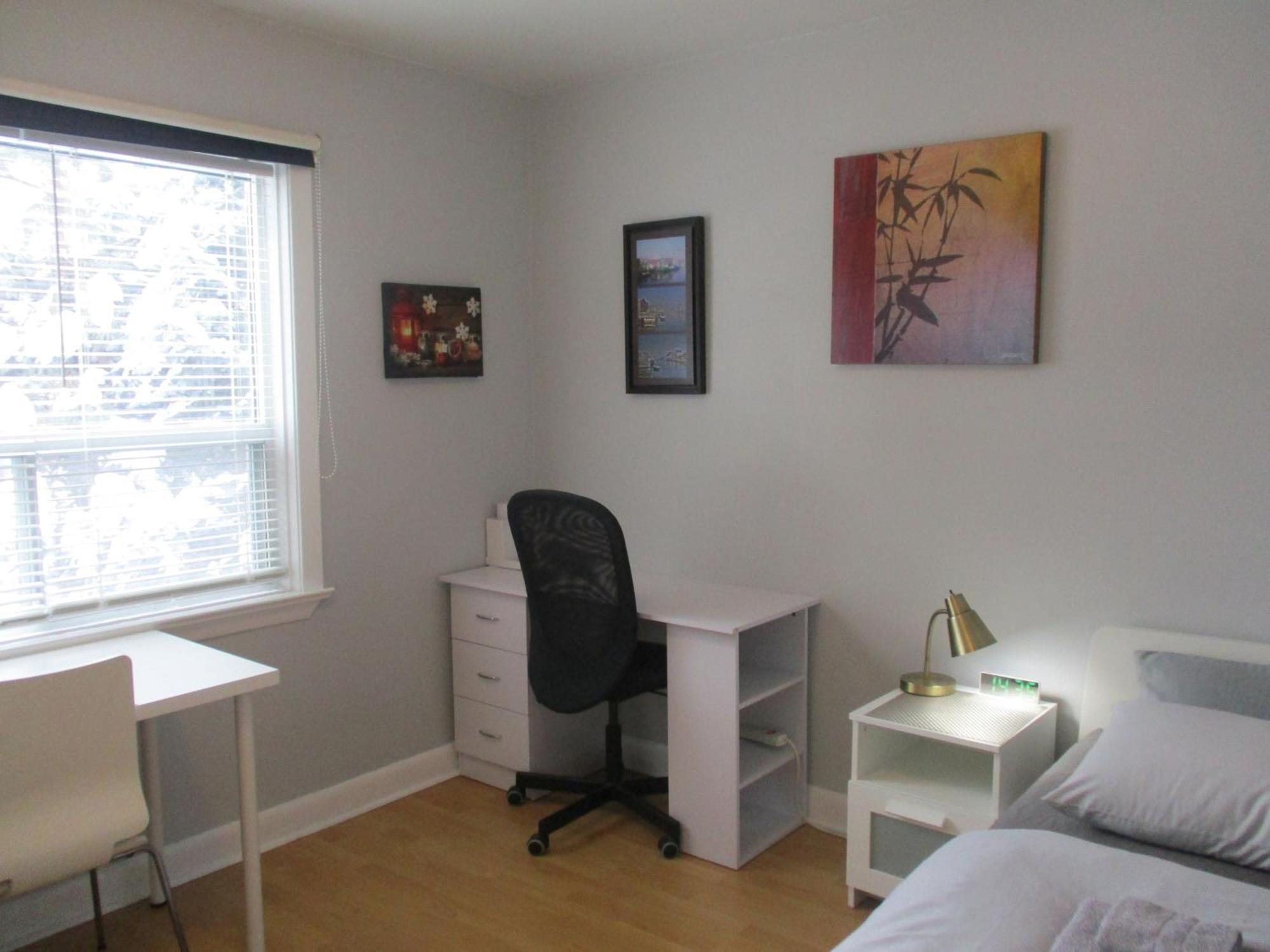High Park Single Room With Personal Washroom And Kitchen Toronto Ngoại thất bức ảnh