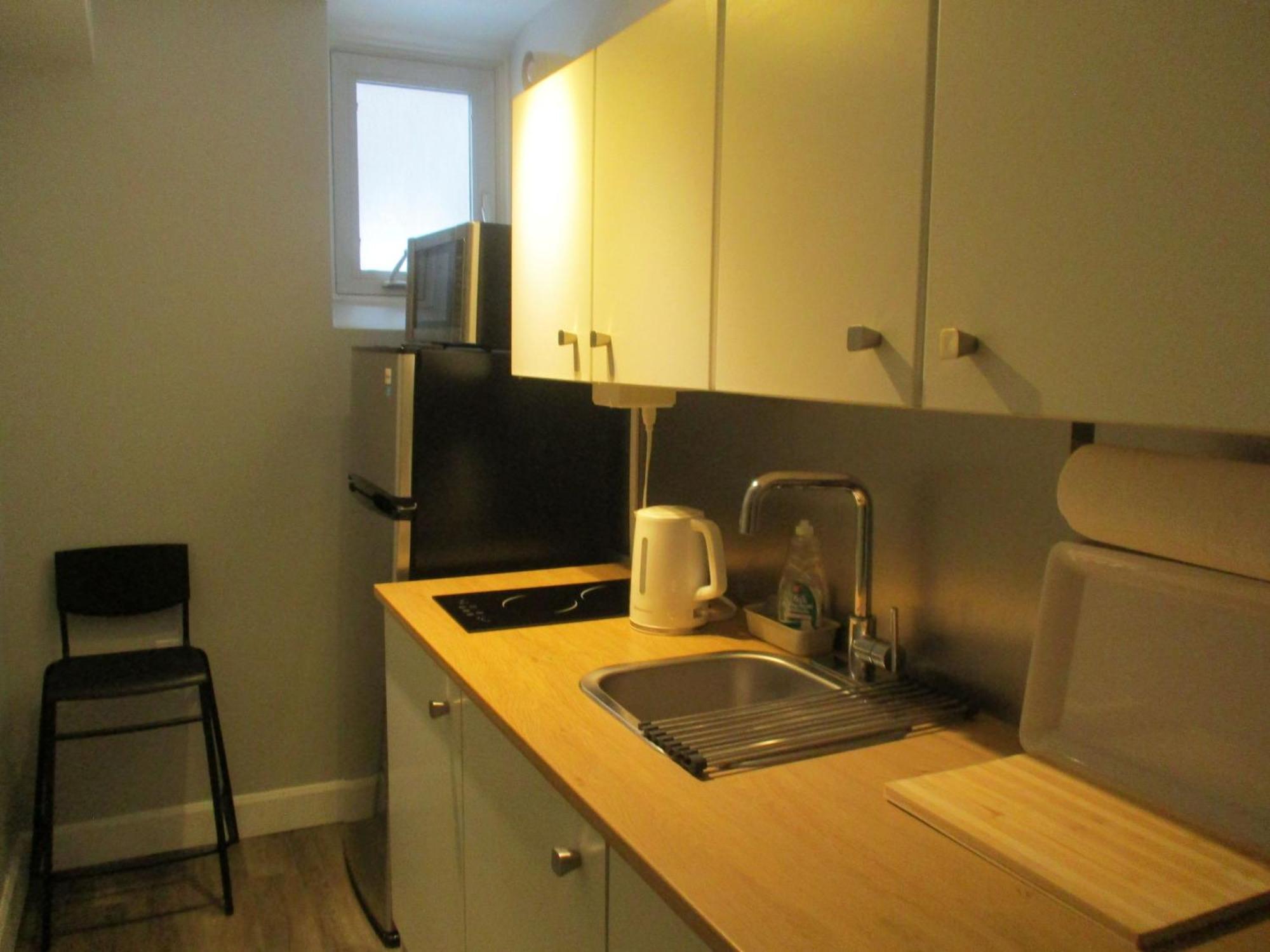 High Park Single Room With Personal Washroom And Kitchen Toronto Ngoại thất bức ảnh