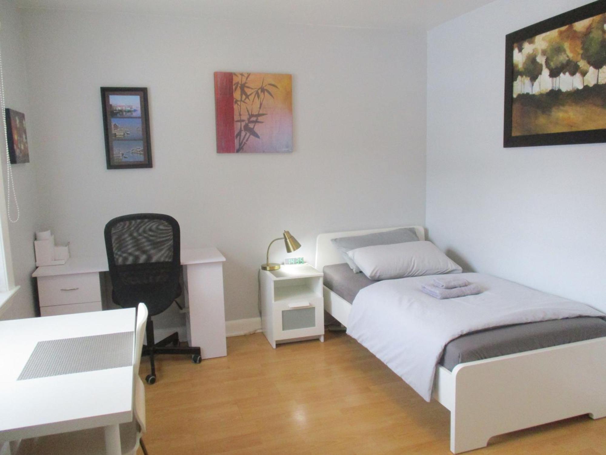 High Park Single Room With Personal Washroom And Kitchen Toronto Ngoại thất bức ảnh